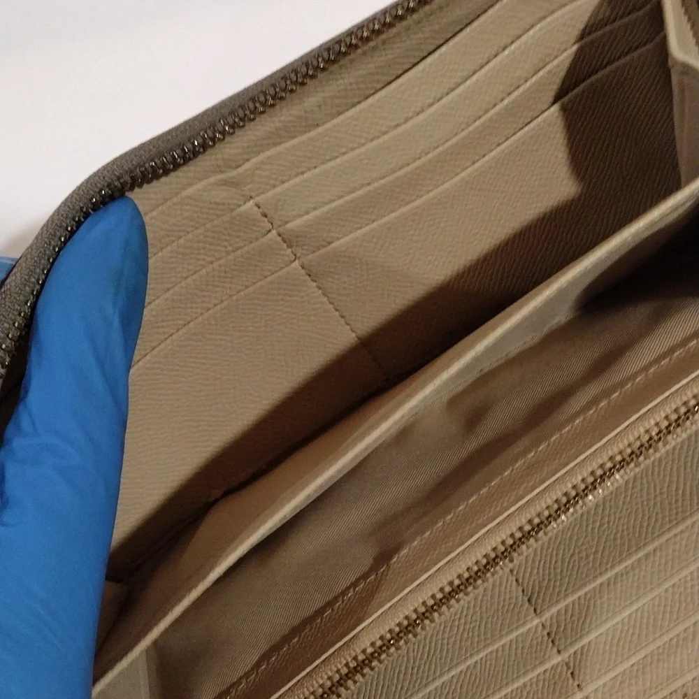 Coach Dual-Tone Brown Leather Zip Wallet – Gold Logo, Stylish Women’s Accessory - Picture 12 of 15